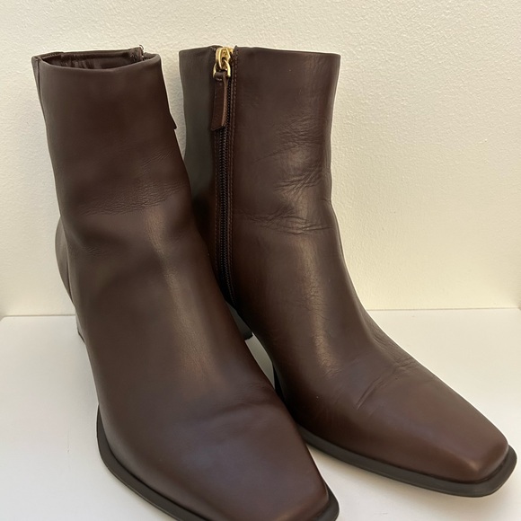 GB Holy-Grail Cognac Leather Block Heel Booties
Women’s size 10, width medium - Picture 4 of 14
